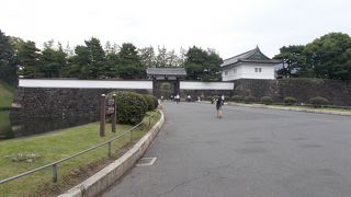 江戸城の南側にある門です。