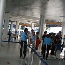 青シャツに注意