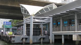 色々な会社の船が出ています