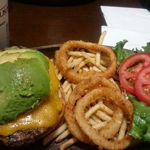 アボカドバーガーお勧めです。