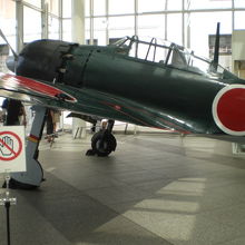 太平洋戦争で使用された零式艦上戦闘機です。奉納されています。