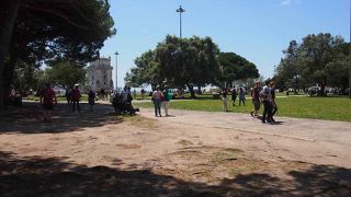 ベレンの塔(Torre de Bel&eacute;m)のエントランスになっている庭園