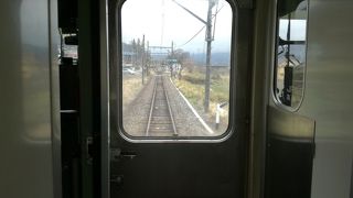 普通列車は全てロングシートの211系が運用されています