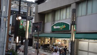 ローカルな雰囲気が心地よい商店街