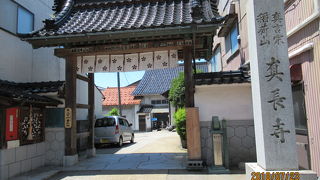 大きいお寺です