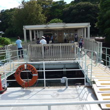 浜離宮恩賜公園の乗り場を出航しました