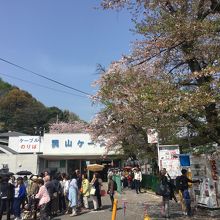 山上駅行きの乗り場は、京阪本線八幡市駅を出て右手に