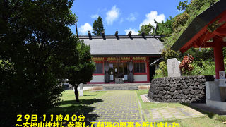 大村の街中から階段を上がっていく眺めの良いお社です