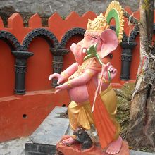 シヴァ教の神像はユーモラス