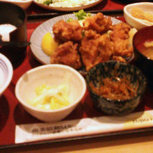 唐揚げ定食。