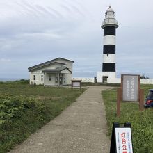 縞々の灯台です