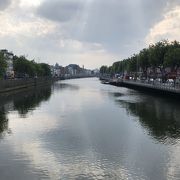 ダブリン中心を流れる川