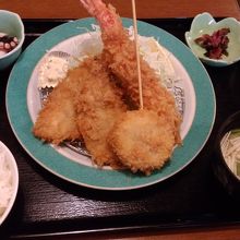 ミックスフライ定食　アジ×2、エビ、ホタテ