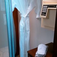 スリッパとバスローブ。あると嬉しいですよね。