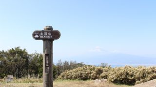 駿河湾の向こうに富士山がよく見えます