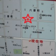 泉鏡花旧居跡は、文人通りから、東側に入ったところにあります。