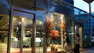 品川駅に近い複合ビル