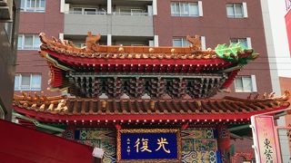 門の裏側の「光復」の文字の意味を知って。