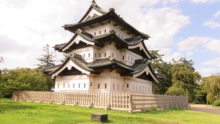 草原の上の天守