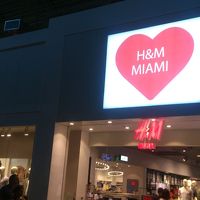 H&M (ドルフィン モール店)