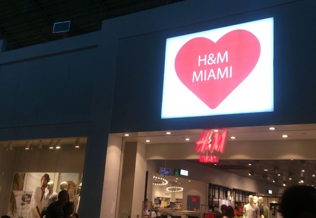 H&M (ドルフィン モール店)