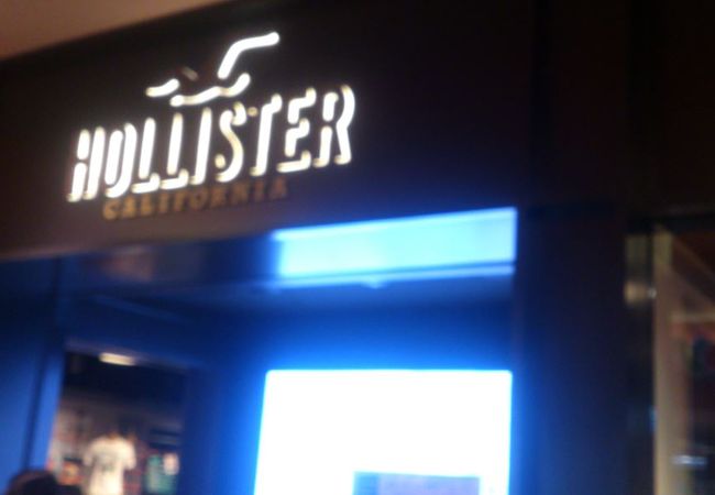 古めの店舗で商品も少ない