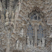 古くから完成したファサード