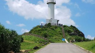 荒々しい岩場