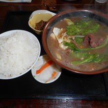 馬肉が浮かんでいます