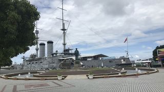 旧戦艦三笠がインパクト大