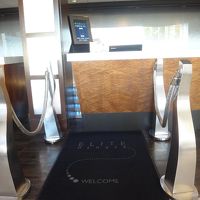 エリートメンバーの列でチェックイン手続きを