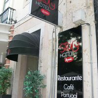 入口は小さいのでお見逃しなく！