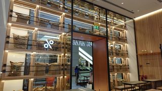 巨大モールでショッピング