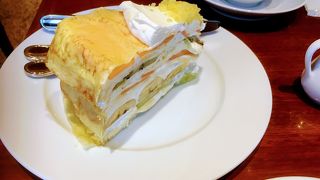 フルーツたっぷり大きなミルクレープ