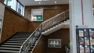 少し地味だけど飲食店多数