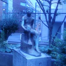 少年の像です。