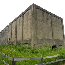 裏から見ても大きい建物だったとわかります