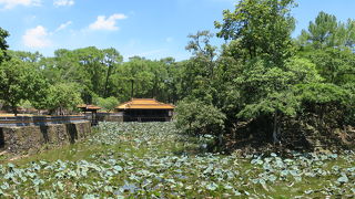 寂しい王様の別荘兼墓所