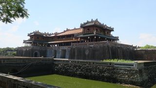 かつての阮朝の威厳を示す壮大な王宮