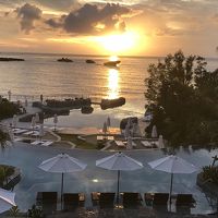 夕日が綺麗なプールエリア