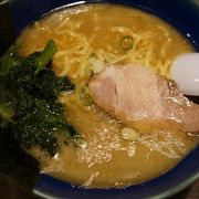 ラーメンはちぢれ麺の濃い味、ワイルド系