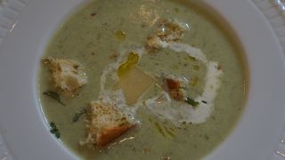 シェフの思いを想像したり、コミュニケーションの楽しめるお店