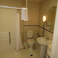 部屋のバスルーム