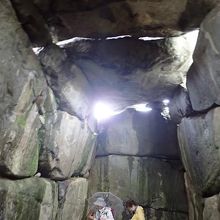 石室内部