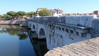古代ローマ時代の橋です。