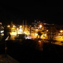 塔からコトル湾の夜の眺め