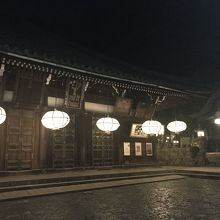 夜間のお堂