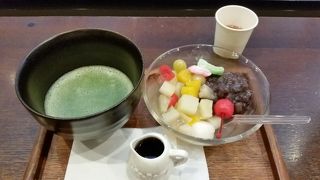 お茶屋さんのお抹茶は美味しい
