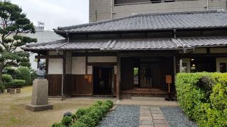 ひっそりとしたたたずまい