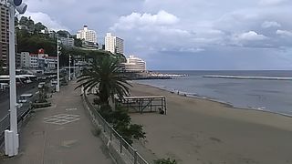 (熱海サンビーチ)毎日10時までライトアップも行われています。幻想的な景色が楽しめます。